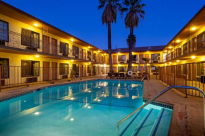 Отель Studio City Courtyard Hotel  Лос-Анджелес